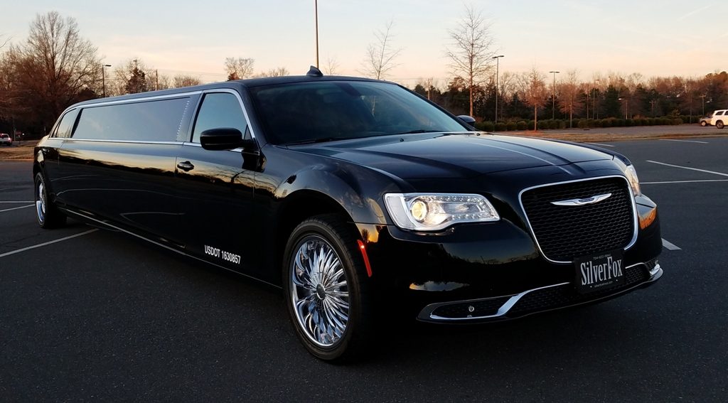 2017 Chrysler 300 Limo 3